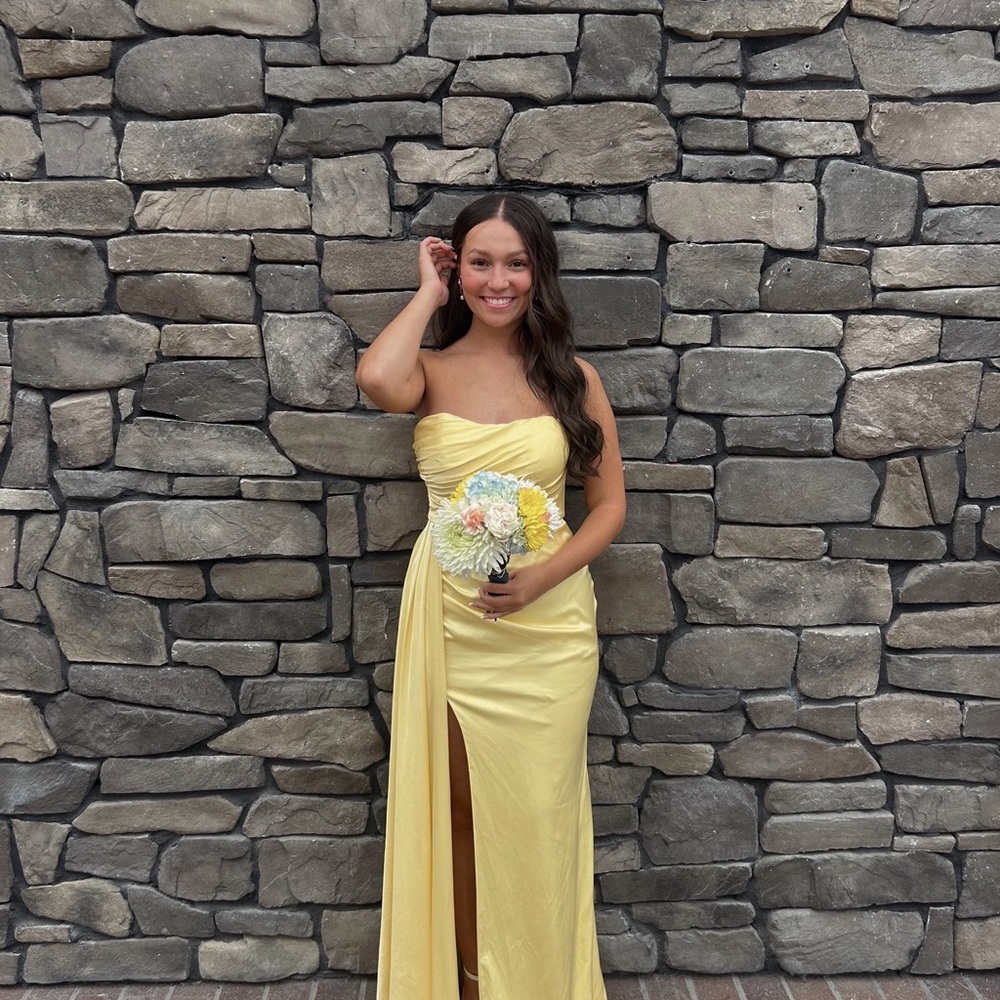 Chic Yellow Strapless Gown